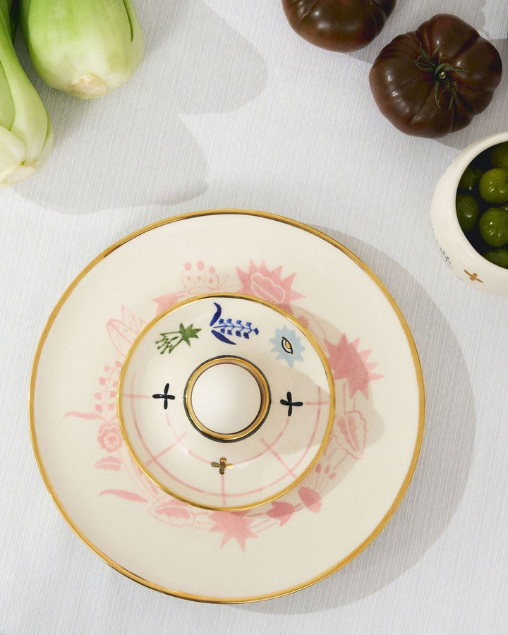 Naïve Wreath Plate by Gunia Project at White Label Project