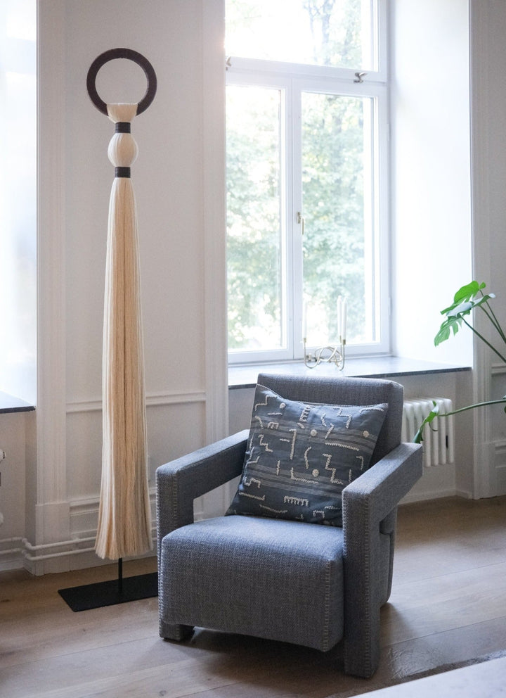 Amarradero Stand - Brown/ Black by Caralarga at White Label Project