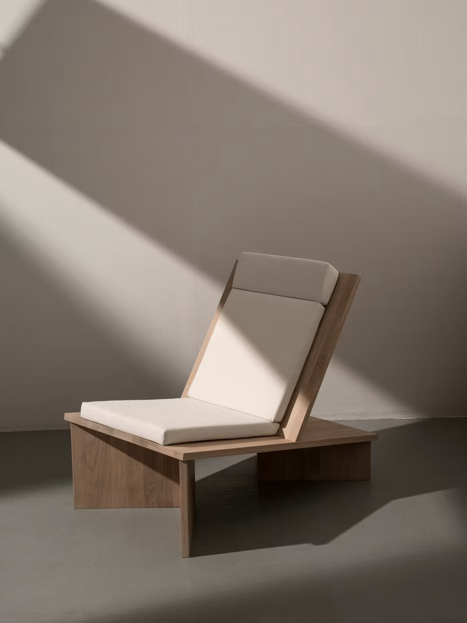 P 06 LOUNGE Chair