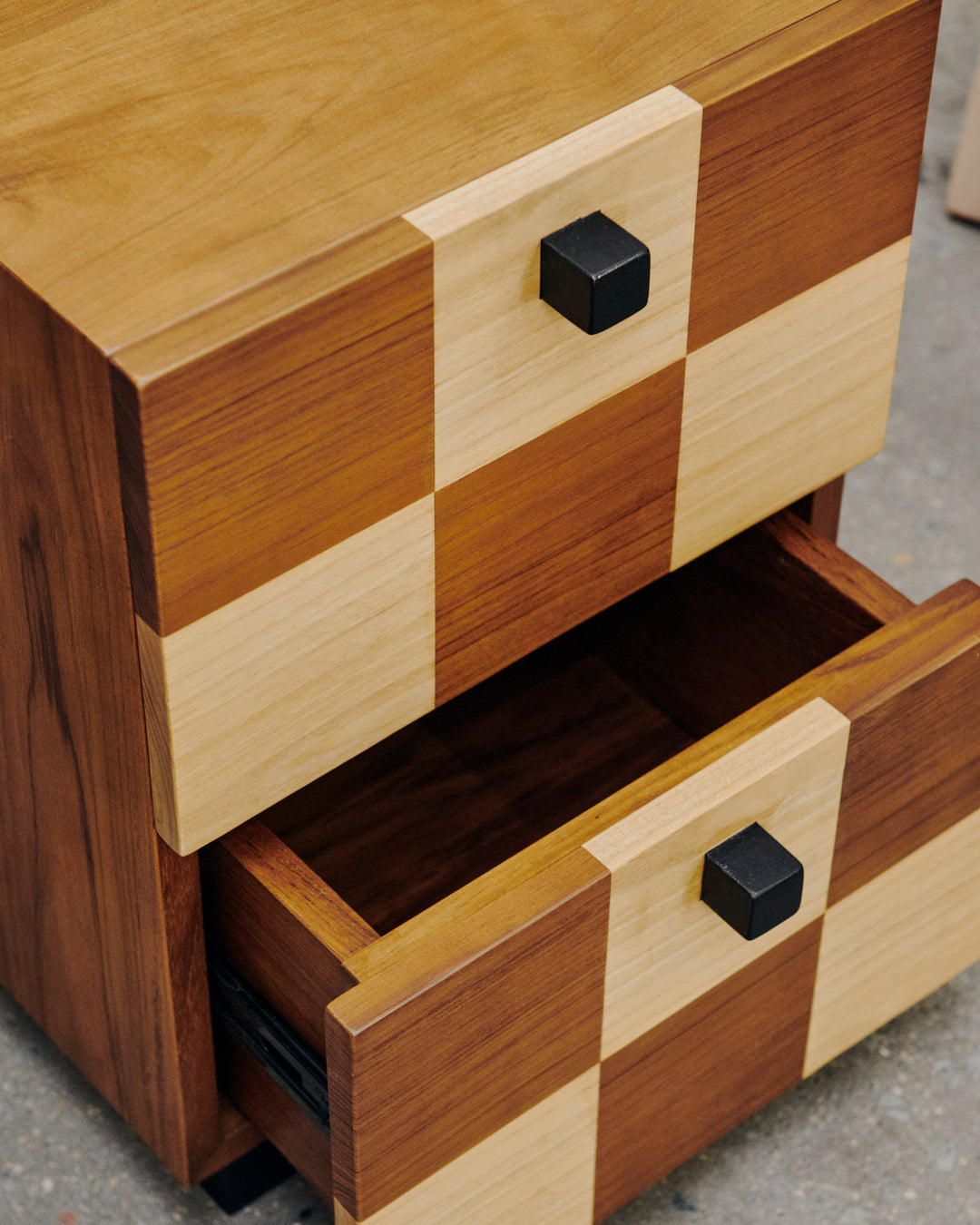 Coklat Side Table