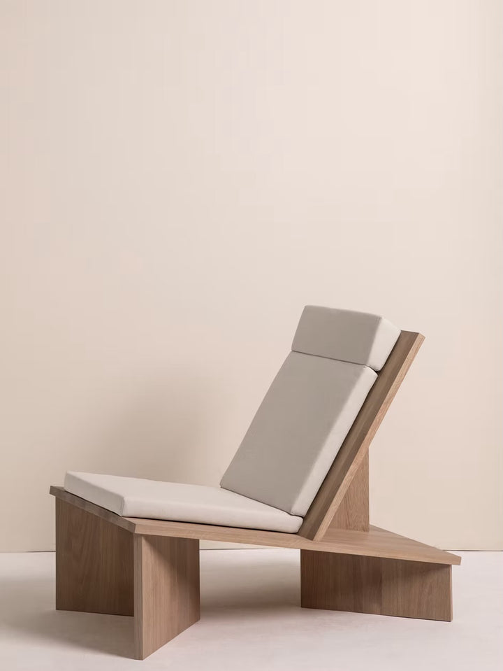 P 06 LOUNGE Chair