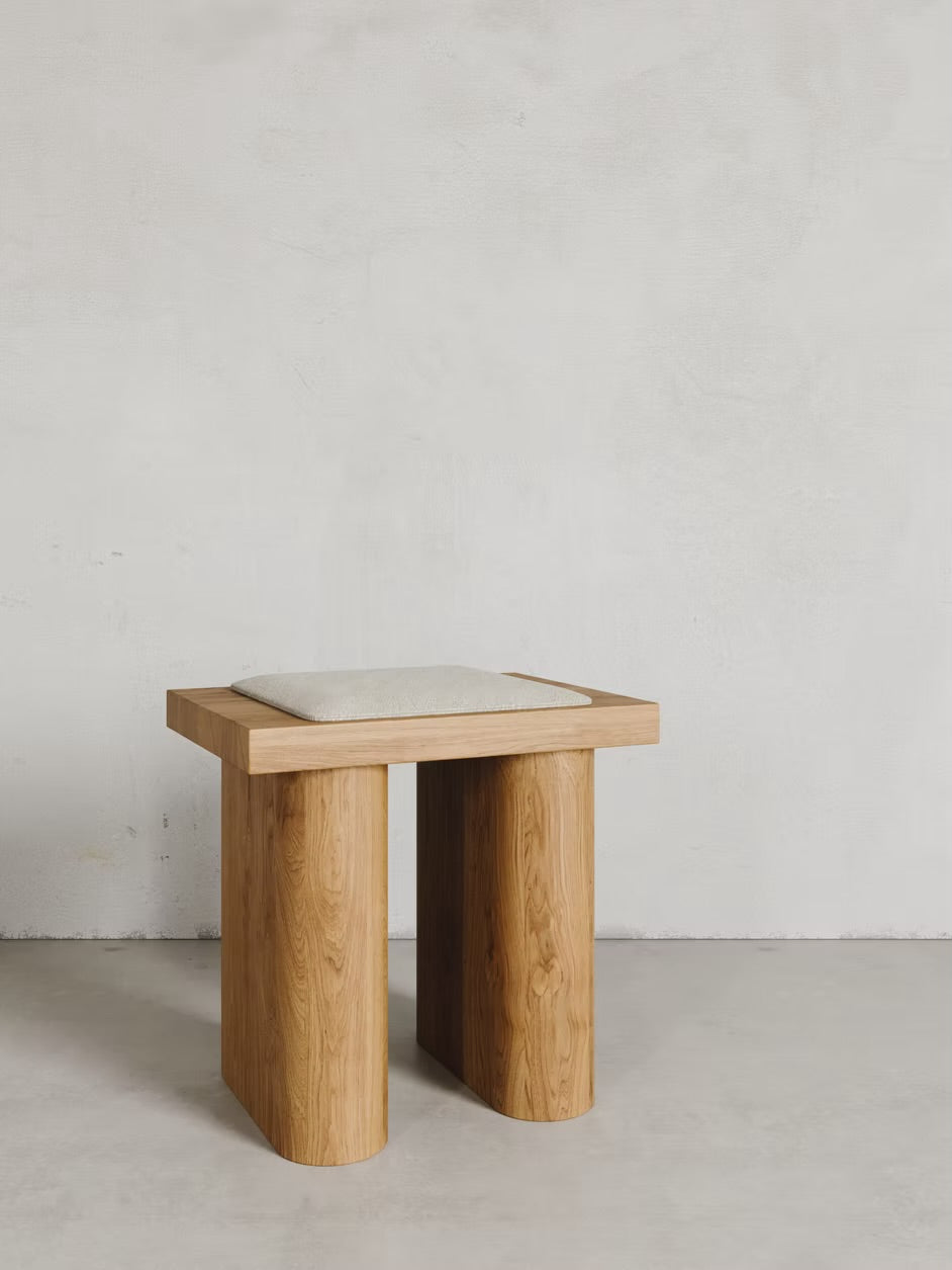 R 01 Stool with Cushion
