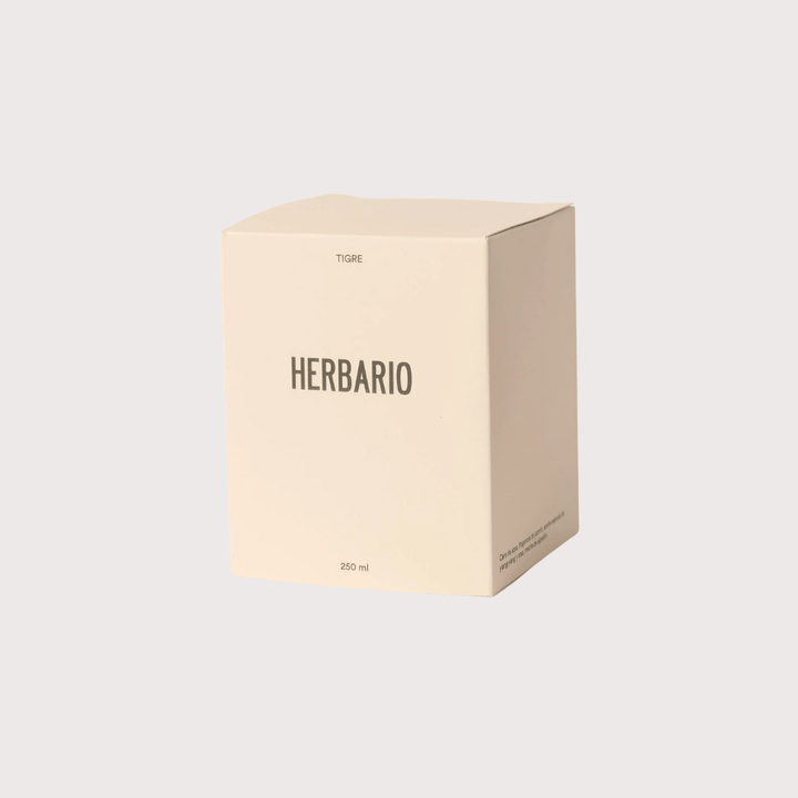 Scented Candle Tigre - Jasmine, Ylang - Ylang and Rose by Herbario at White Label Project