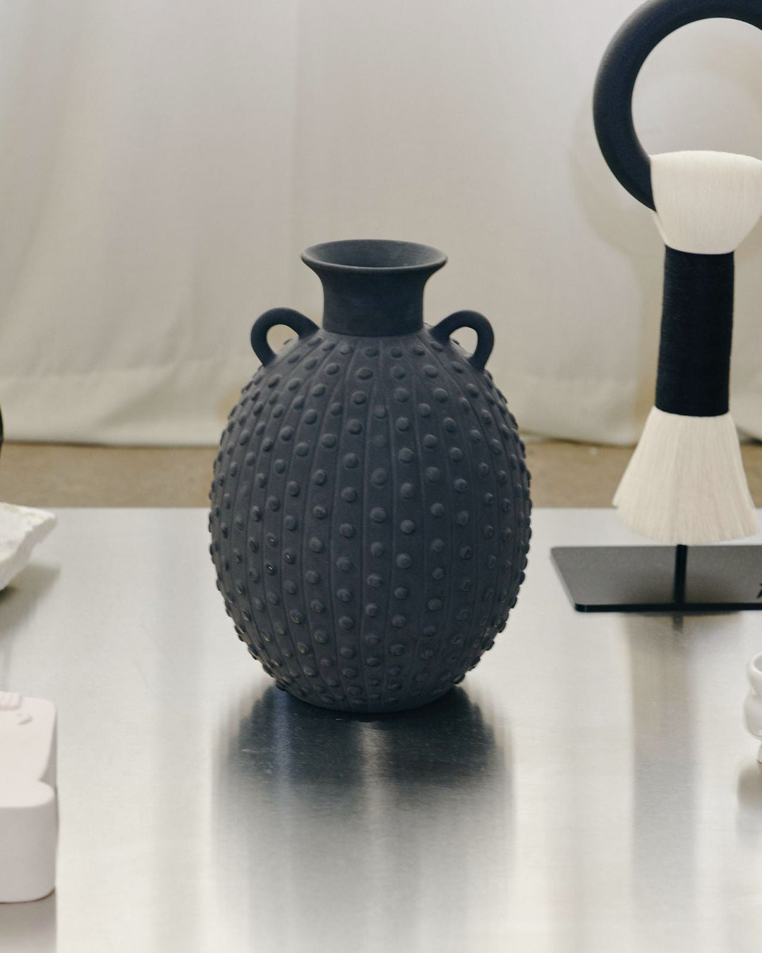 Vasija Vase - Black by Puna at White Label Project