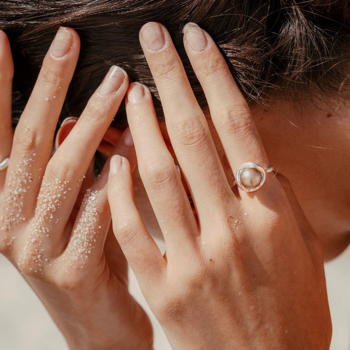 Mini Ostión Ring by Studio Conchita at White Label Project
