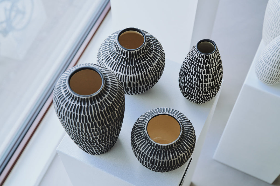 800 Vase- Black by Topis Ceramica at White Label Project