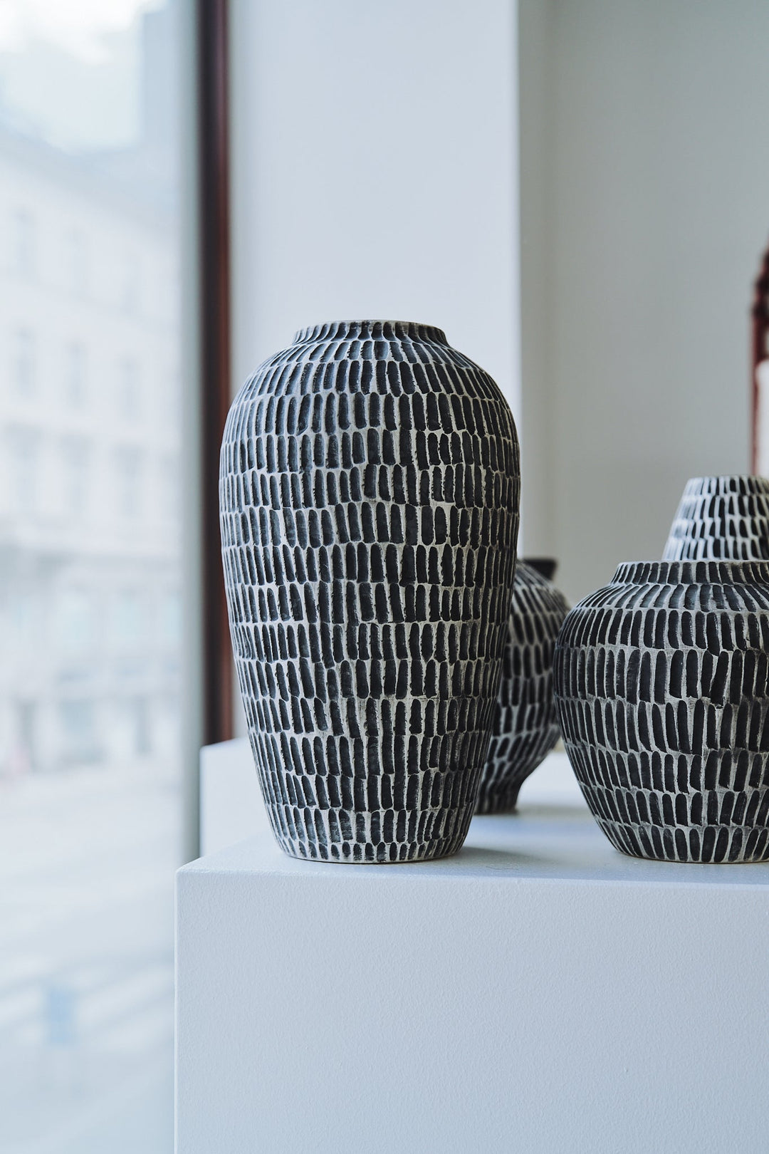 800 Vase- Black by Topis Ceramica at White Label Project